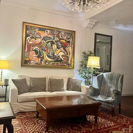 Small Stylish Room With Comfortable Queen-Size Bed In Very Large, Beautifully Decorated Shared Flat In The Historic Centre Of マラガ エクステリア 写真