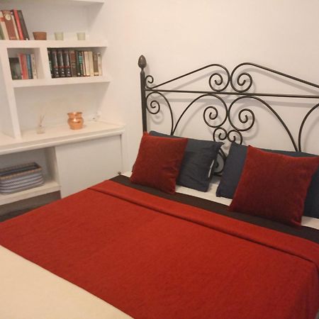 Small Stylish Room With Comfortable Queen-Size Bed In Very Large, Beautifully Decorated Shared Flat In The Historic Centre Of マラガ エクステリア 写真