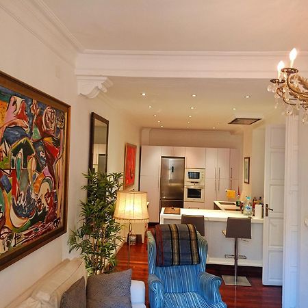 Small Stylish Room With Comfortable Queen-Size Bed In Very Large, Beautifully Decorated Shared Flat In The Historic Centre Of マラガ エクステリア 写真